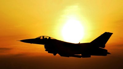防衛費引き上げの是非
